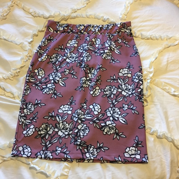 Dresses & Skirts - Blush pink and gray floral skirt